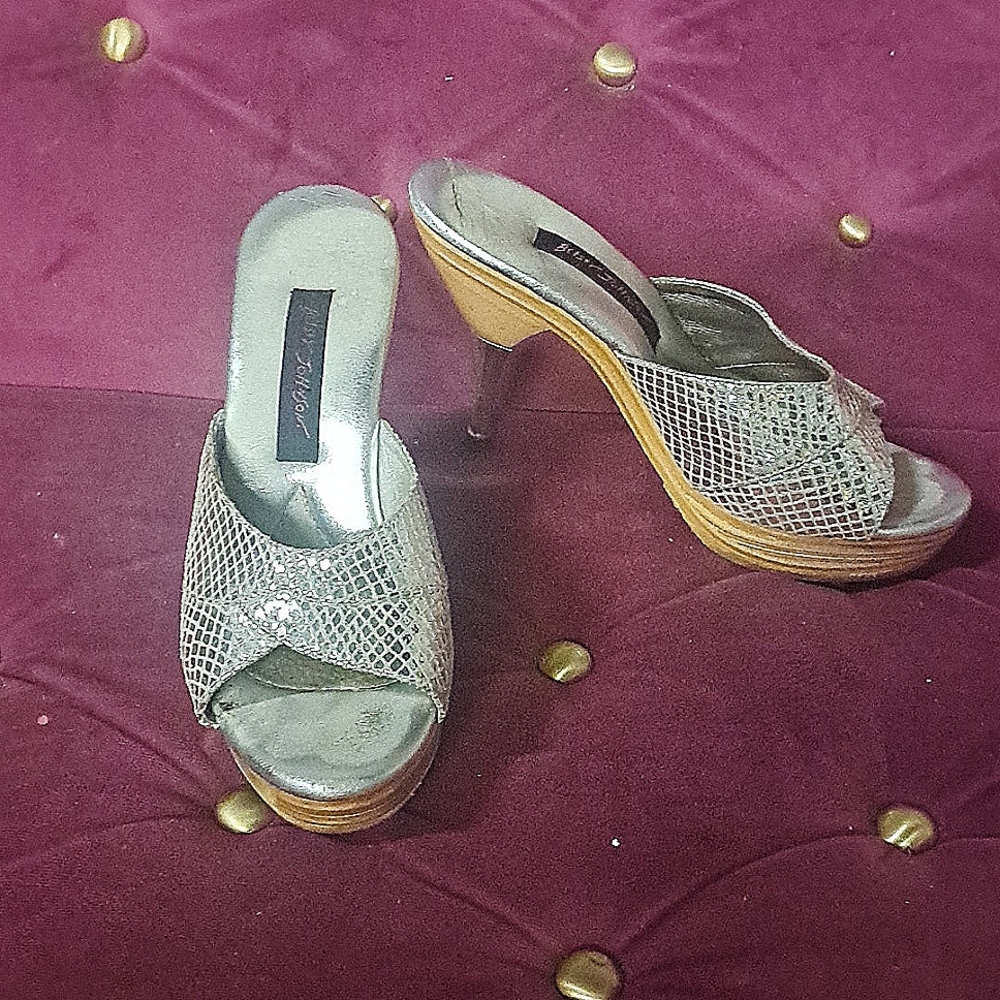 Vintage  Betsey Johnson Silver Snakeskin  Polly   Size 6